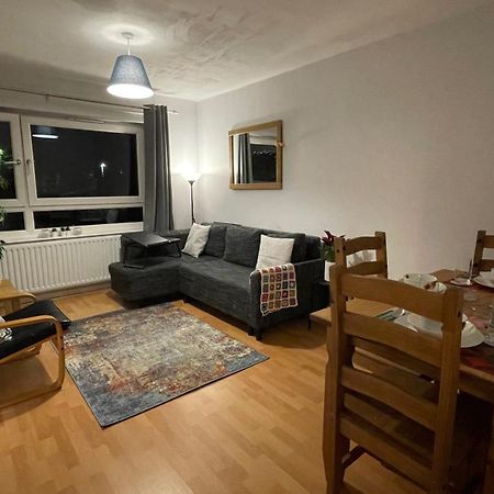 Cosy Flat For 4, Family Friendly, Private Parking, Close To Central London Eksteriør bilde