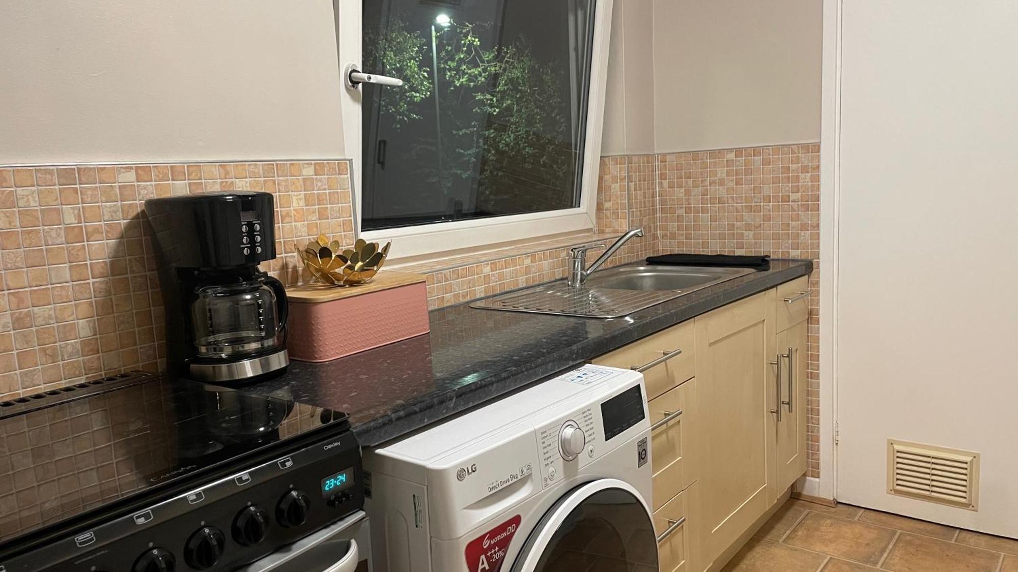Cosy Flat For 4, Family Friendly, Private Parking, Close To Central London Eksteriør bilde