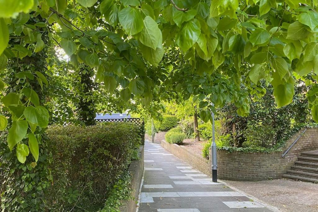 Cosy Flat For 4, Family Friendly, Private Parking, Close To Central London Eksteriør bilde
