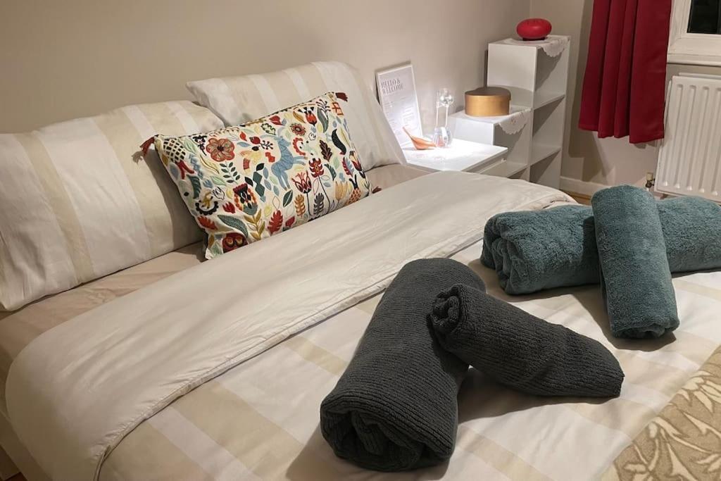 Cosy Flat For 4, Family Friendly, Private Parking, Close To Central London Eksteriør bilde