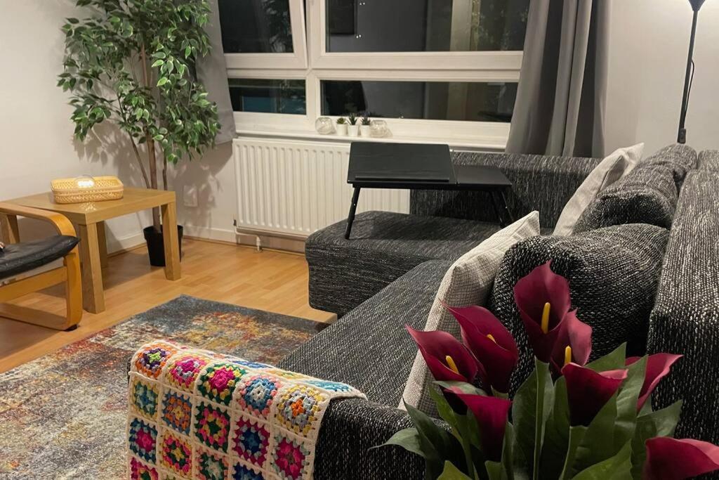 Cosy Flat For 4, Family Friendly, Private Parking, Close To Central London Eksteriør bilde