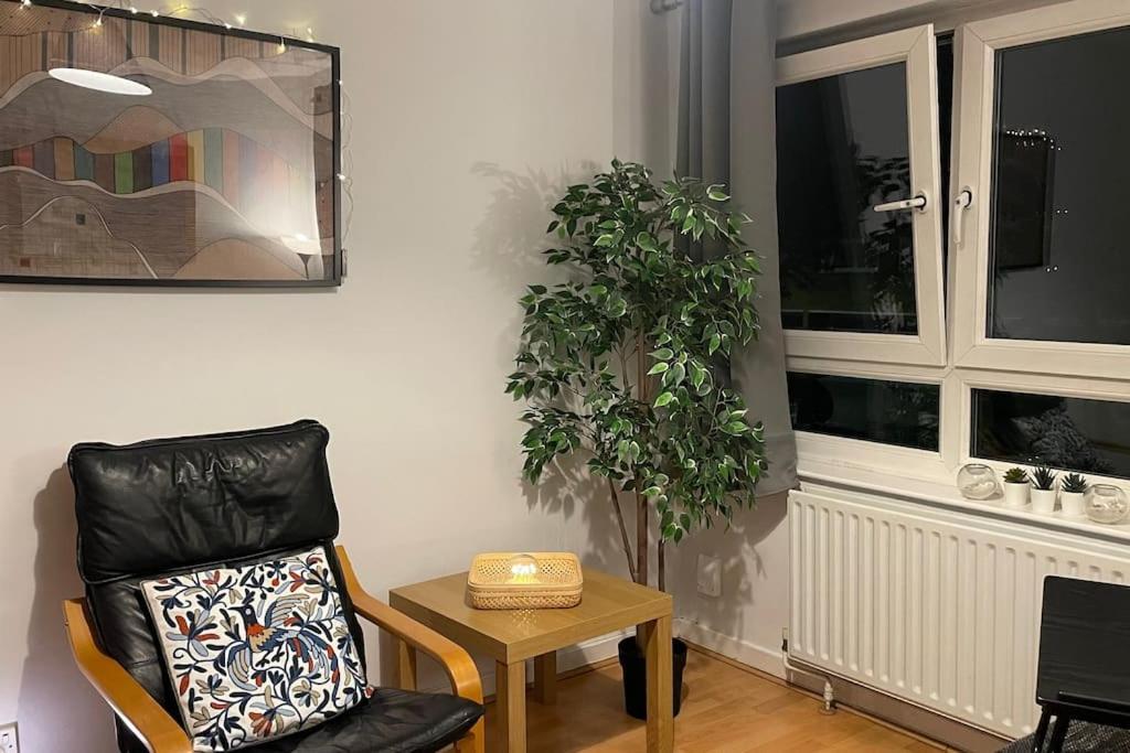 Cosy Flat For 4, Family Friendly, Private Parking, Close To Central London Eksteriør bilde